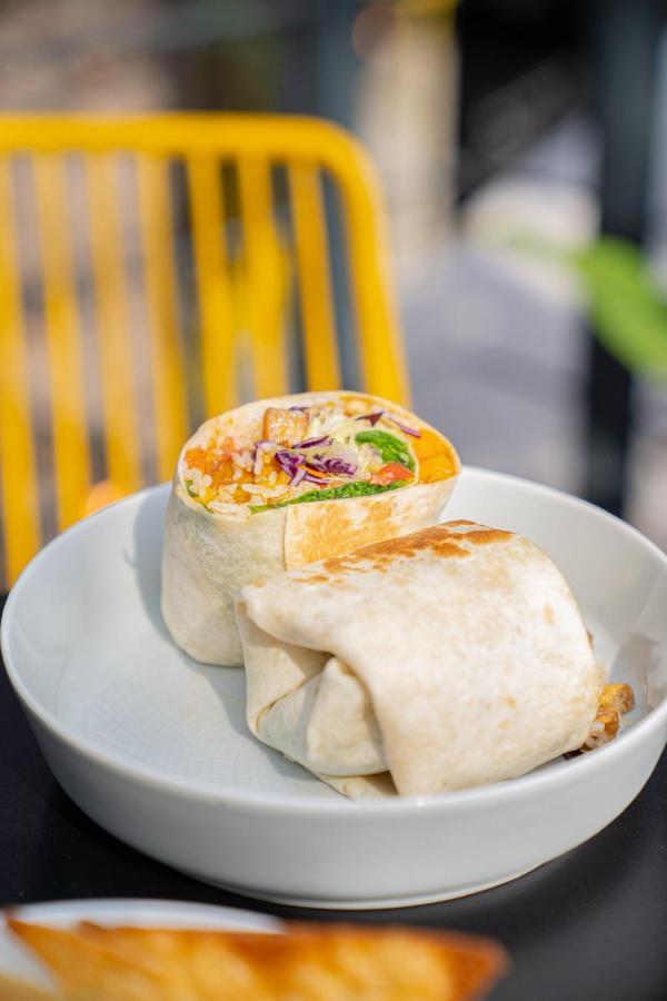 Street Food Possonium Apartments บราติสลาวา ภายนอก รูปภาพ