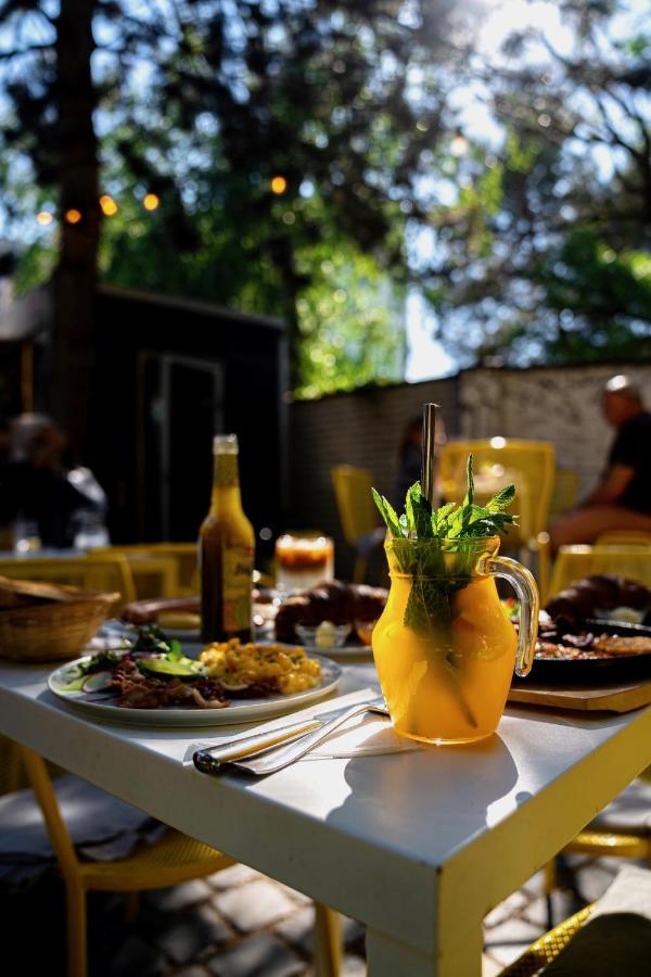 Street Food Possonium Apartments บราติสลาวา ภายนอก รูปภาพ